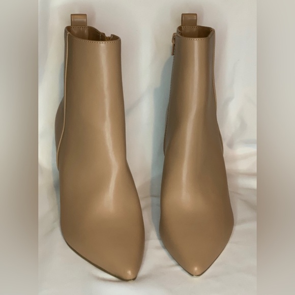 3 for $30 JustFab Tan Women’s Ankle Booties with Tan Zippers and Block Heel - Picture 4 of 4
